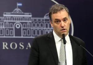 La declaración jurada de Manuel Adorni: propiedades, dólares en efectivo y una cuenta en Estados Unidos