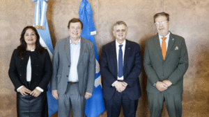 Río Negro firmó acuerdos con YPF y ONU-Hábitat para impulsar el desarrollo sostenible y la educación técnica