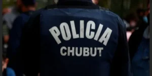 Policías denunciaron el robo de sus armas, fueron arrestados y ahora podrían tener que pagarlas
