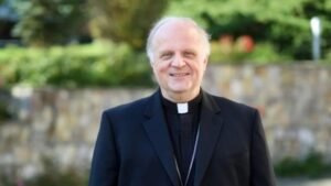 El Gobierno recibió al nuevo nuncio apostólico en medio de las expectativas por una posible visita del papa León XIV