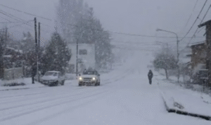 Alerta por nevadas en Neuquén: el frío se intensifica y podrían caer copos en la capital