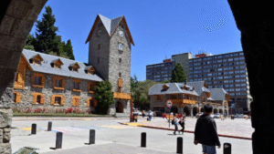 Proponen un plan para que adjudicatarios de lotes sociales puedan construir su primera vivienda en Bariloche