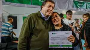 Weretilneck encabezó la entrega de 80 certificados a nuevos cuidadores domiciliarios en Viedma