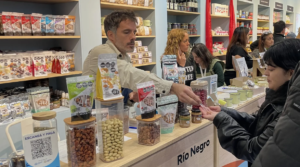 Río Negro y Neuquén hacen historia con un stand conjunto en Caminos y Sabores 2026