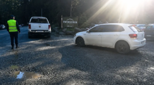 Vacaciones de invierno: refuerzan los controles policiales en Bariloche por la llegada de turistas