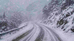 Alerta por nevadas en Neuquén y Río Negro: advierten por hielo en las rutas y piden extremar las precauciones
