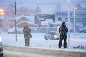 La nieve llegó con fuerza a Río Negro: Bariloche amaneció bajo un manto blanco y se intensifican las precauciones