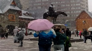 La nieve volvió a cubrir Bariloche y renovó el paisaje en pleno recambio turístico