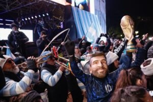 La victoria de Argentina desató una fiesta en los Fan Fest de la Ciudad: más de 20 mil hinchas celebraron el triunfo