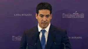 El Gobierno confirmó que Manuel Adorni mantiene custodia oficial por “cuestiones de seguridad”