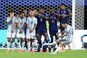 Corazón, garra y octavos: Argentina superó a Cabo Verde en un tiempo extra para el infarto