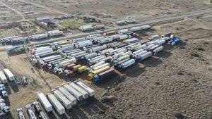 Colapso vial en Zapala: más de 150 camiones varados y denuncias por la falta de sanitarios y paradores