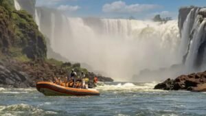 Tragedia en el Parque Nacional Iguazú: un turista neerlandés murió tras dar vuelta una embarcación en las Cataratas