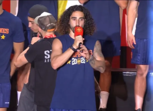 España se acordó de Paredes en los festejos y Cucurella celebró con una canción argentina