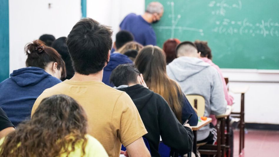 Cada vez más jóvenes argentinos terminan la secundaria, pero la desigualdad sigue siendo el principal desafío