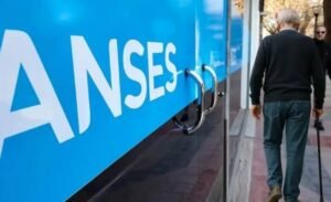 ANSES confirmó un nuevo aumento para jubilaciones, AUH y asignaciones familiares desde agosto