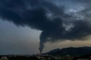 Ataque en el estrecho de Ormuz: misiles iraníes impactaron contra dos petroleros de Emiratos Árabes
