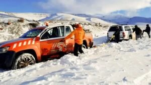 Alerta vial en la cordillera: intensifican operativos por el temporal de nieve en Neuquén y piden postergar los viajes a Chile