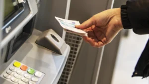El gobierno rionegrino depositará los sueldos estatales el 1 de agosto: quiénes cobran