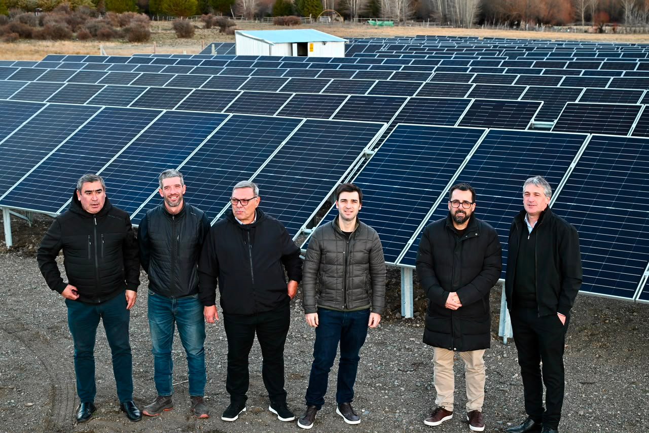 Chubut inauguró su primer parque solar cooperativo y abastecerá con energía limpia a 230 hogares Chubut inauguró su primer parque solar cooperativo y abastecerá con energía limpia a 230 hogares