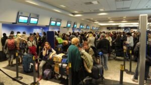 Fuerte temporal en el AMBA: vuelos demorados y cancelados en Ezeiza y Aeroparque