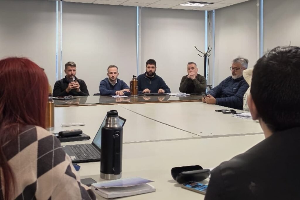 Chubut acuerda con Salud un aumento atado a la inflación y suma 156 trabajadores