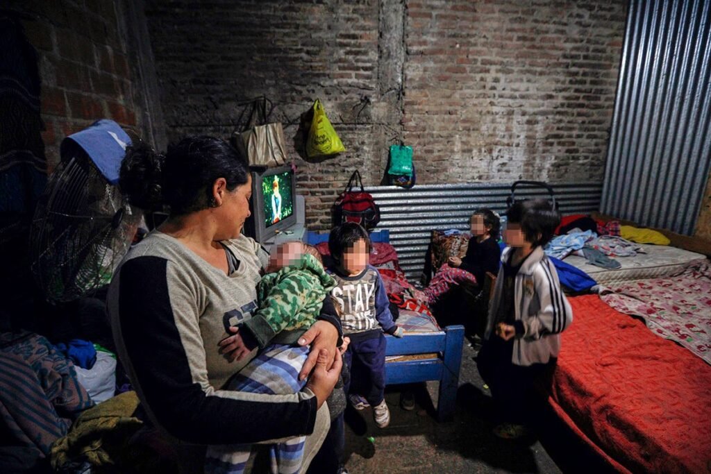 Casi 4 de cada 10 chicos no pueden acceder a ropa: el dato que revela el impacto de la pobreza infantil