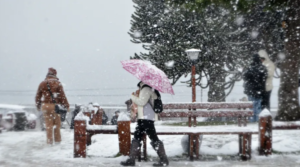 Bariloche amaneció bajo la nieve: suspendieron las clases y piden circular con cadenas