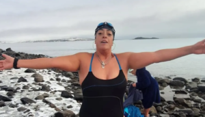 Pasión bajo cero: la historia de una nadadora de Cutral Co que compite en aguas de 2 grados frente al Perito Moreno