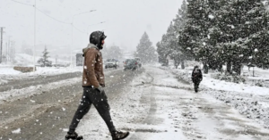 Vuelve la nieve a la cordillera: alerta amarilla y fuertes vientos en Neuquén y Río Negro 