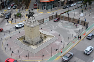 ¿Por qué está cercado el Monumento a San Martín en Neuquén? La explicación del Municipio