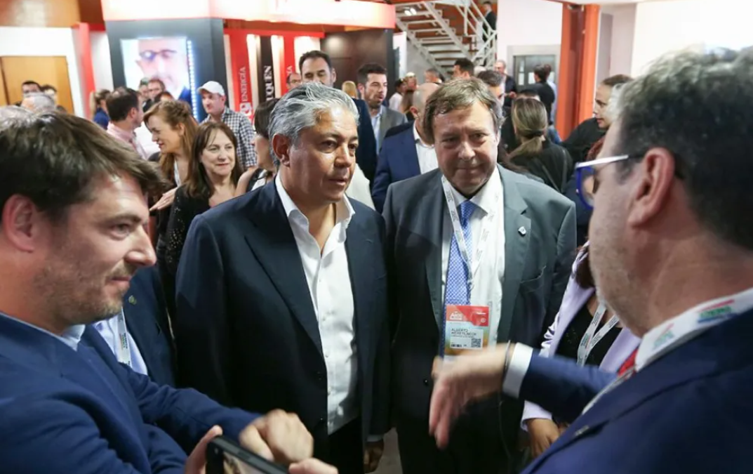 Figueroa reclamó mayor aporte de las petroleras para financiar las obras que demanda Vaca Muerta Figueroa reclamó mayor aporte de las petroleras para financiar las obras que demanda Vaca Muerta