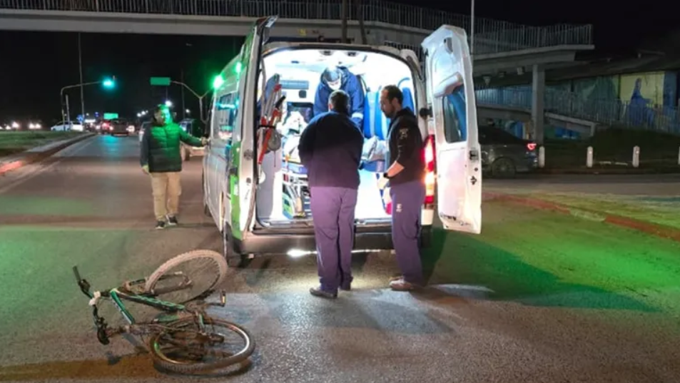 Una ciclista de 19 años fue atropellada por una camioneta en la Ruta 7