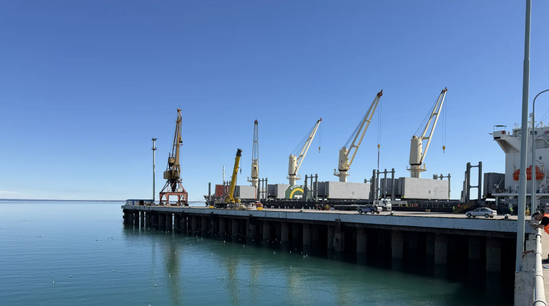 Vaca Muerta impulsa al puerto de San Antonio Este: más cargas, camiones y trabajo Vaca Muerta impulsa al puerto de San Antonio Este: más cargas, camiones y trabajo