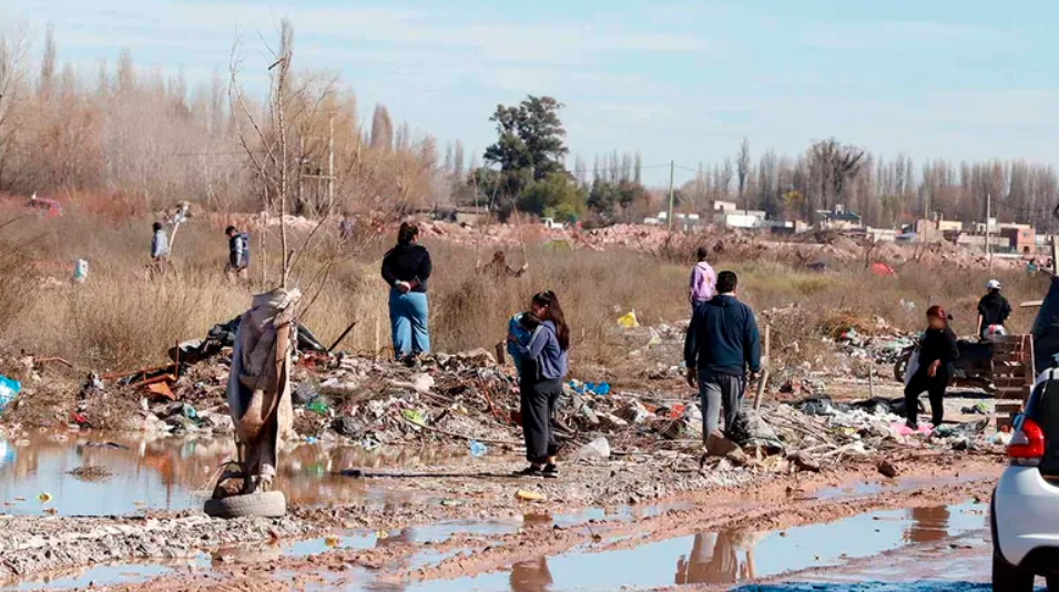 “No nos vamos a ir”: tensión por el desalojo del terreno ocupado en Neuquén