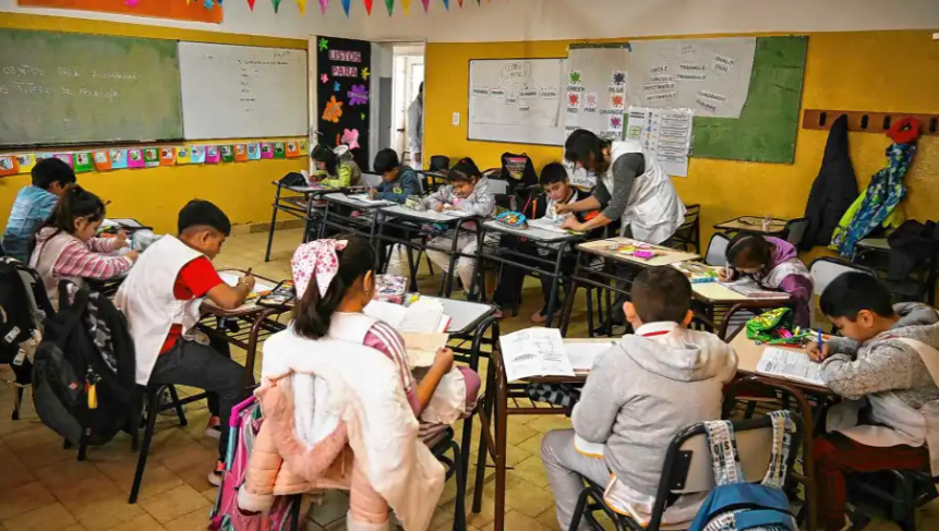Educación envió las nuevas grillas docentes con el aumento de agosto y la Unter define los próximos pasos
