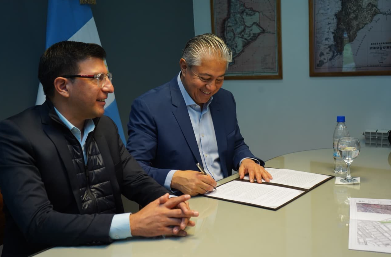 Figueroa y Páez firmaron convenios para impulsar 179 lotes y mejorar servicios en Senillosa Figueroa y Páez firmaron convenios para impulsar 179 lotes y mejorar servicios en Senillosa