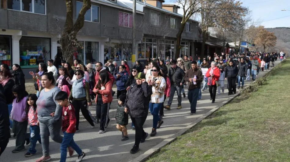 “Justicia por Noemí”: el pueblo de Aluminé se movilizó en silencio