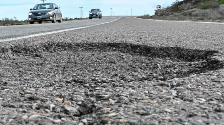 Weretilneck firma con Nación el traspaso de las rutas 22 y 151 y el Tren del Valle