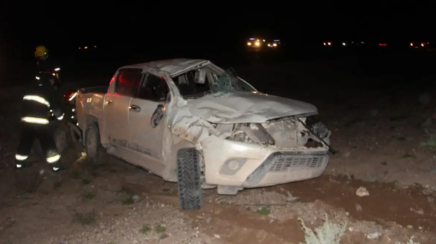 Impactante choque y vuelco en la Ruta 51: dos camionetas quedaron destruidas