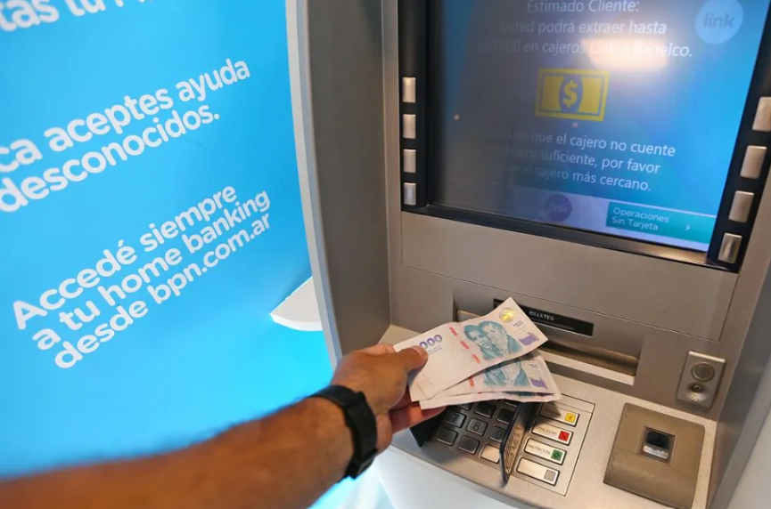 Sueldos en Neuquén: cuándo cobran los estatales y jubilados en agosto