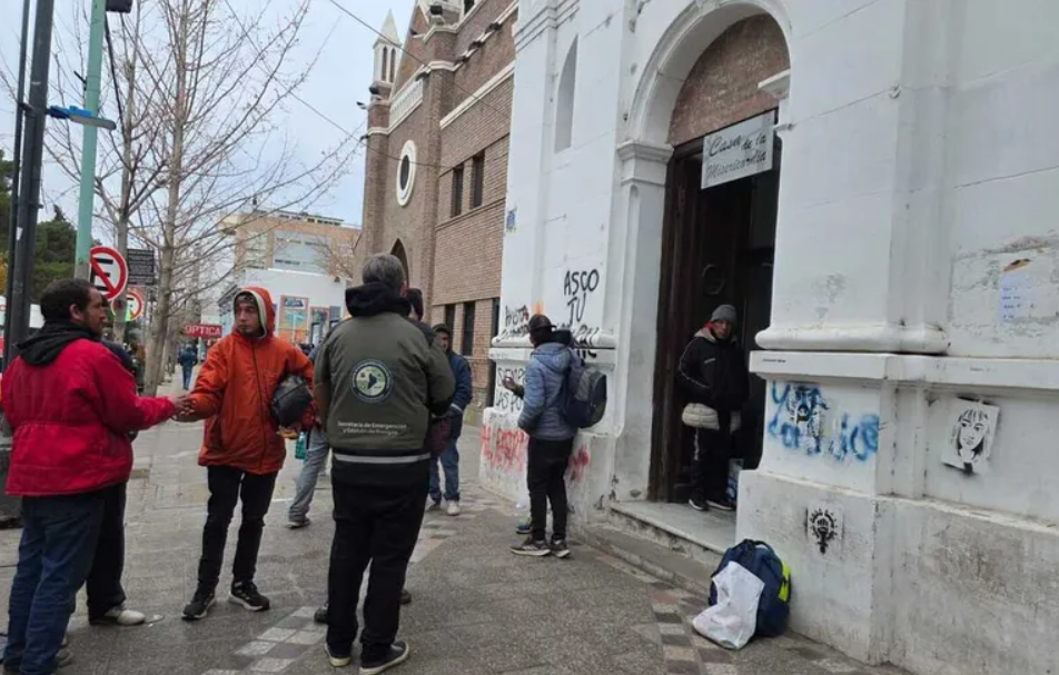 El parador nocturno de Neuquén recibió a 400 personas y seguirá funcionando después del invierno
