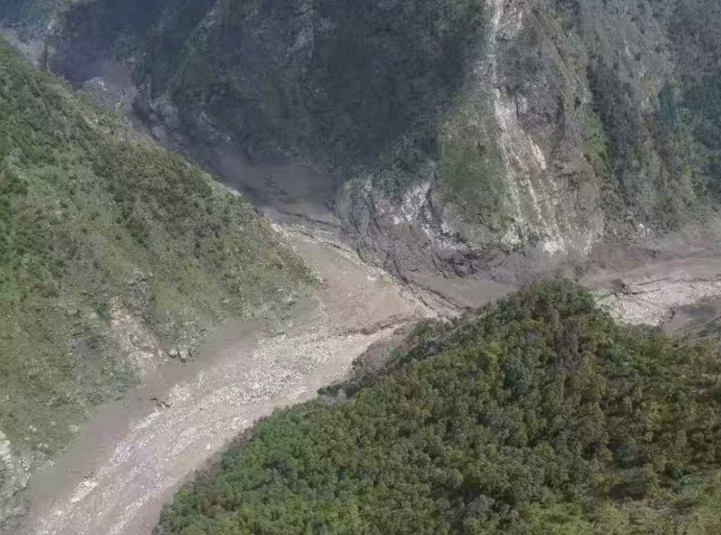 Qué es un GLOF, el fenómeno detrás de la devastadora inundación que golpeó Nepal y el Tíbet