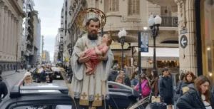 Todo listo para la celebración de San Cayetano: actividades, misas y movilización en Buenos Aires