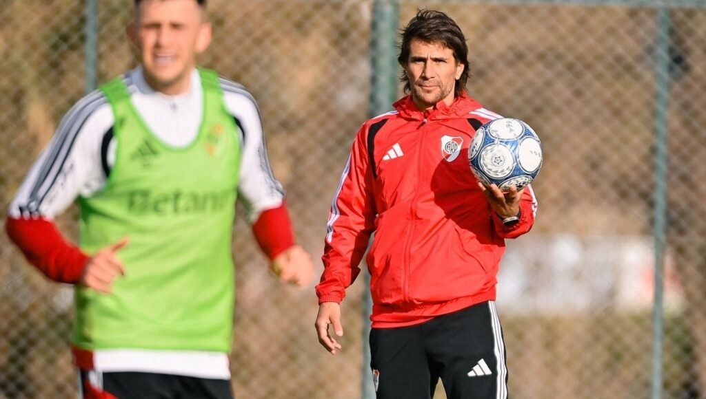 El primer paso de Leo Ponzio como DT de River: dirigió su primera práctica tras la salida de Coudet