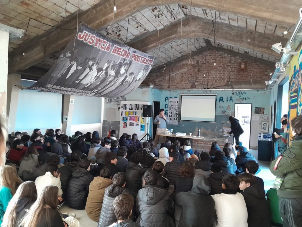Masacre de Trelew: el Centro Cultural por la Memoria recibió a 110 estudiantes de Buenos Aires