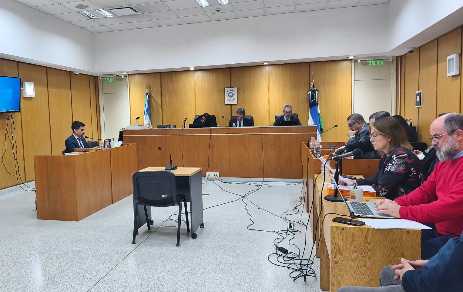 Roca: cuatro policías son juzgados por hechos denunciados contra dos adolescentes