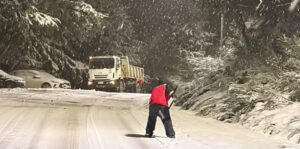 Bariloche: Cortés pidió a los empleadores contemplar las dificultades para llegar al trabajo por la nieve