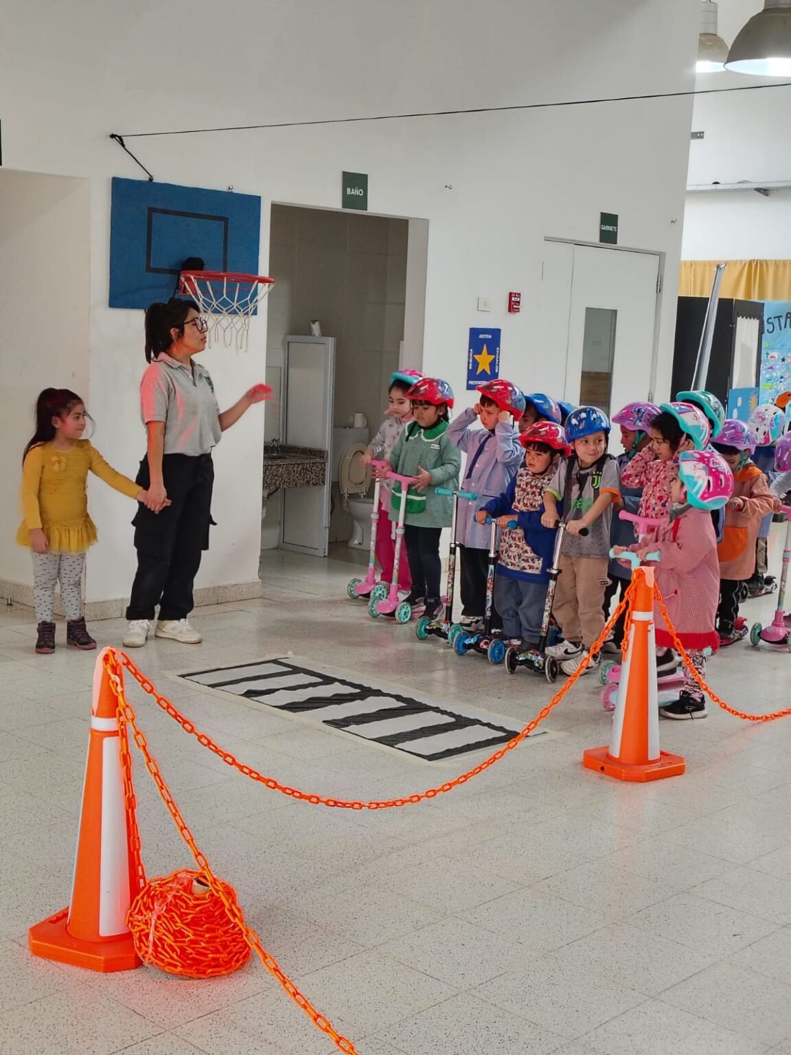 Bariloche: Educación Vial llegó al Jardín 115 para aprender a cuidarse jugando Bariloche: Educación Vial llegó al Jardín 115 para aprender a cuidarse jugando