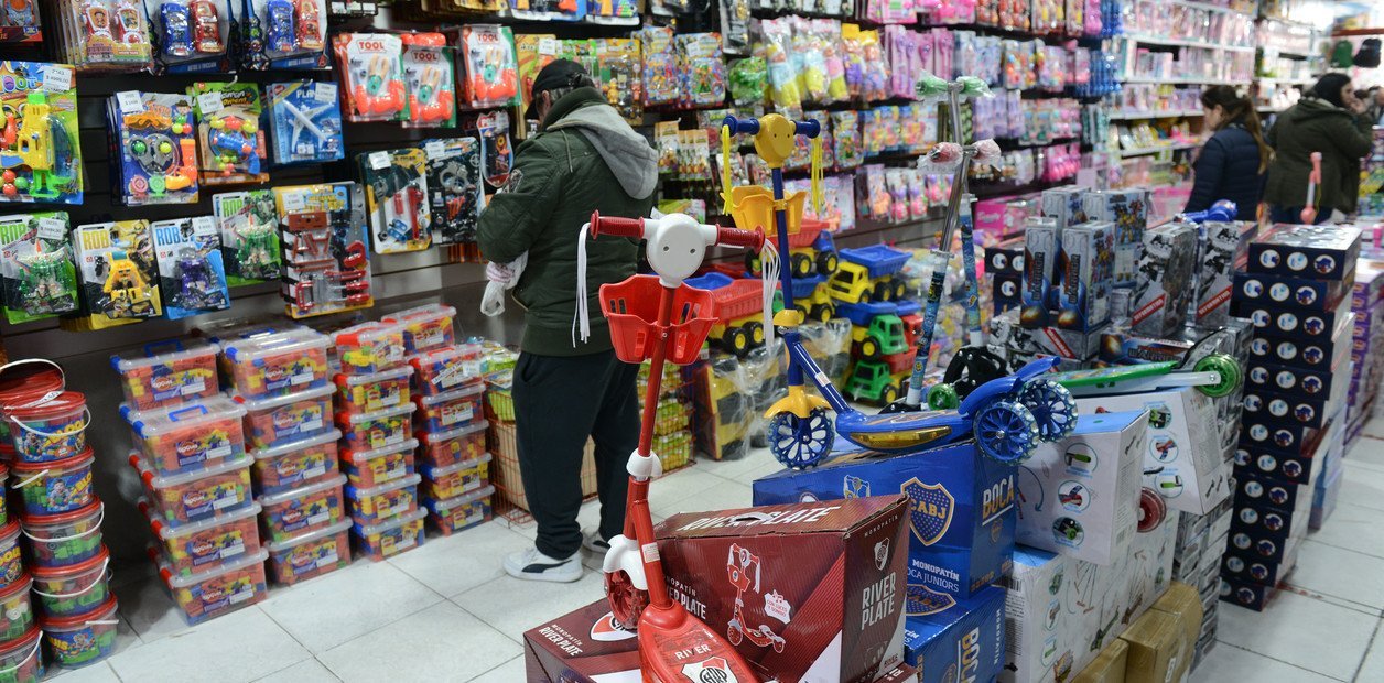 Entre cuotas, descuentos y pantallas: cómo las familias cuidan el bolsillo en el Día del Niño Entre cuotas, descuentos y pantallas: cómo las familias cuidan el bolsillo en el Día del Niño